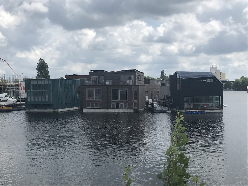 対岸から見た「Schoonschip」