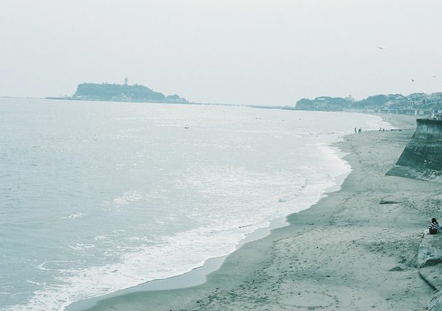 江ノ島が見える浜。