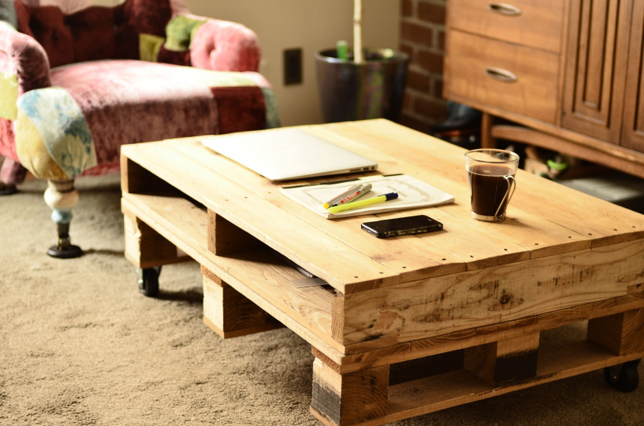 廃材活用でカッコイイテーブルが作れる？「中古パレットを使ったラフな雰囲気のローテーブル作り」〜 Let’s DIY by YADOKARI〜
