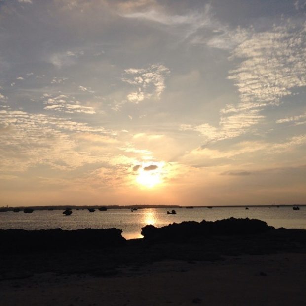 レストラン琉宮からほど近い佐和田の浜の夕日。