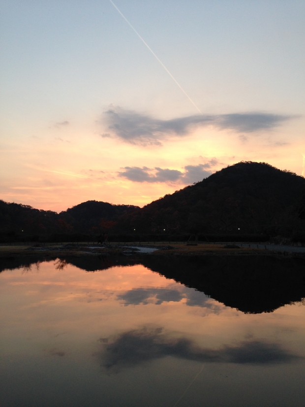 ダライ・ラマ法王、よしもとばななさんの講演のあとの夕日。 「人生は美しくできている」と思いました。
