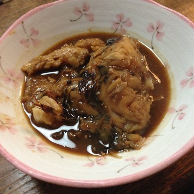 近所にある飲み屋さんのマスターが出してくれたイラブチという魚の味噌煮。ここでしか食べられない味。
