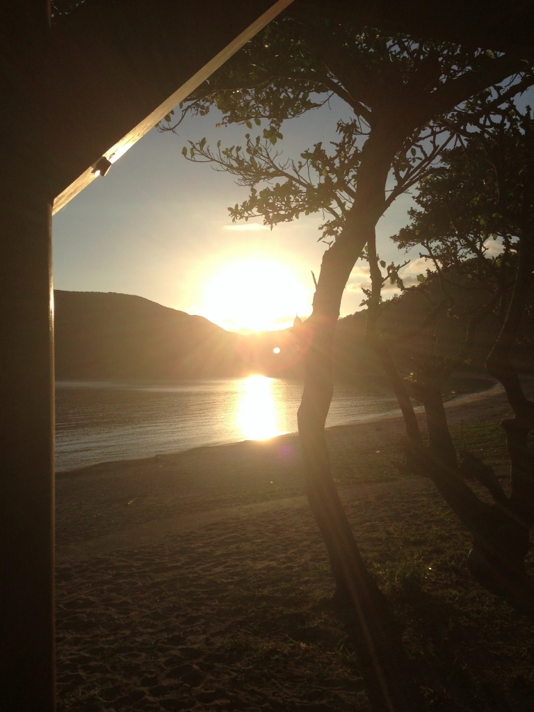 家の近所の諸鈍長浜の夕日。この景色が私の居心地のいい場所です。