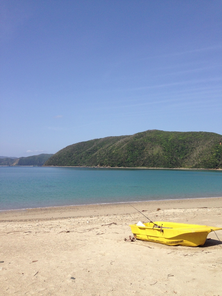 こちらは私の家の近くの海。水遊びをしたり、貝殻を拾っていれば30分はすぐに過ぎます。