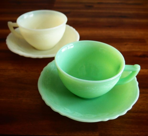 Laurel.cups.saucers
