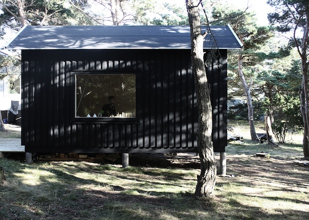 スウェーデンの島で、一夏のエルミタージュ「weekend cabin」