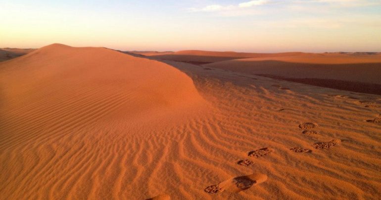 モロッコのサハラ砂漠にて