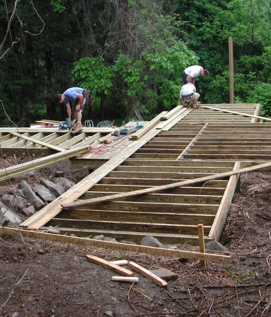 Swamp-Hut-construction-building-the-decks