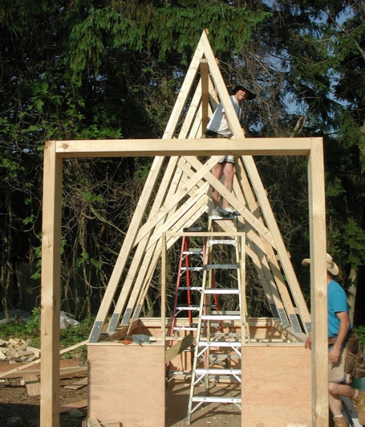 Swamp-Hut-construction-erecting-the-huts