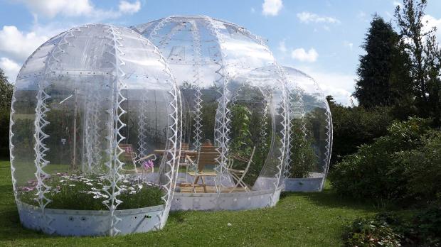 浮き立つ泡のような近未来の温室「Invisible Garden House」