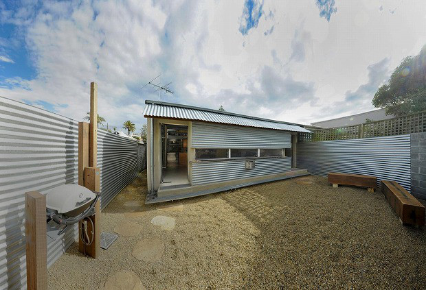 屋内と屋外を融合させるための家「Compact Australian Home Clad in Steal and Concrete」