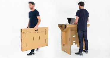 ノマドワーカー必見「Refold’s Portable Cardboard Standing Desk」