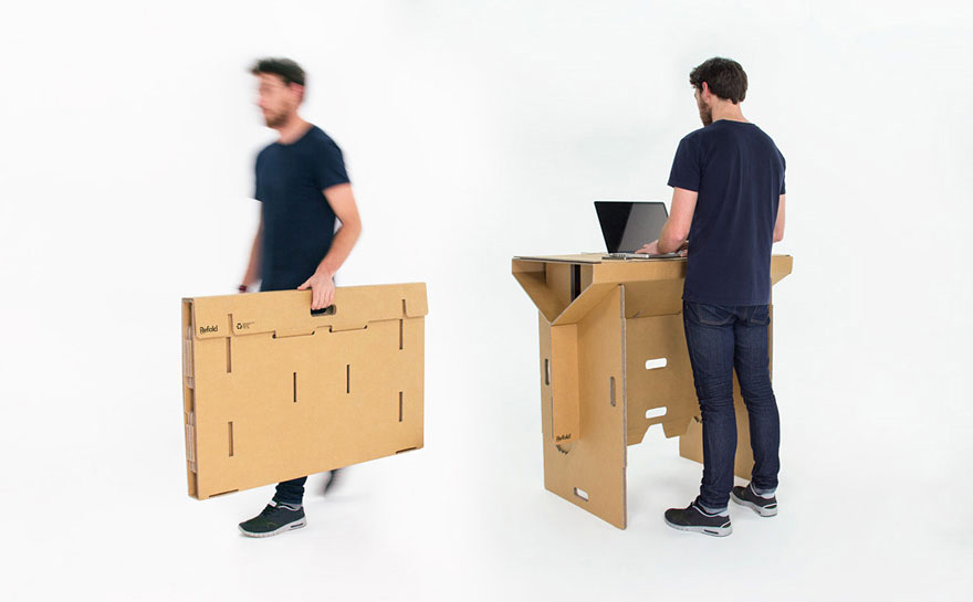 ノマドワーカー必見「Refold’s Portable Cardboard Standing Desk」