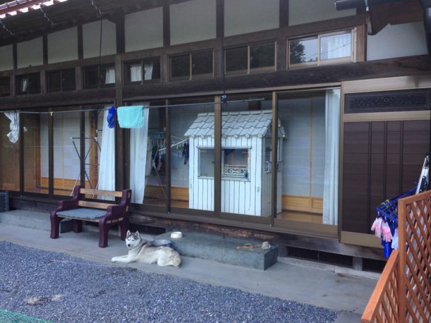 2014年6月30日 岩手県大船渡市の一軒家の縁側を借りた