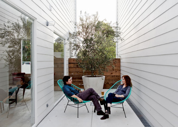 row-on-25th-patio