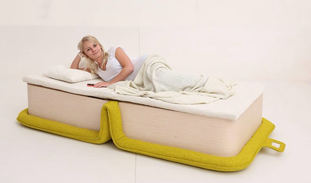 1台2役、簡単にベッドに変形できる1人用ソファ「Flop Chair」