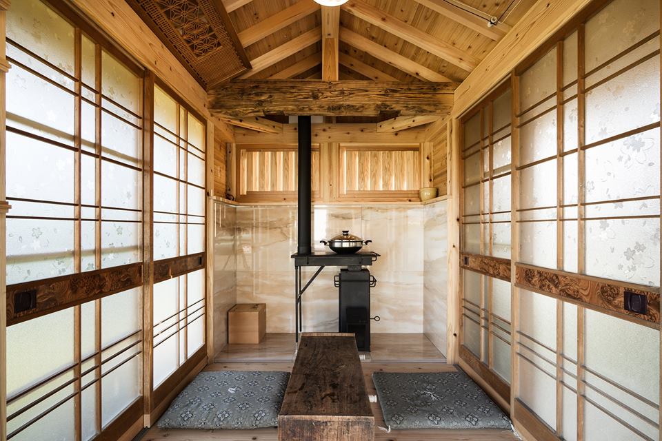 伝統工法の小屋 で 風情ある暮らしを体験 六帖軒 二帖所 Tinyhouse Orchestra 小屋 タイニーハウス トレーラーハウスやちいさな暮らしを知る 体験する 購入する 実践するための専門サイト