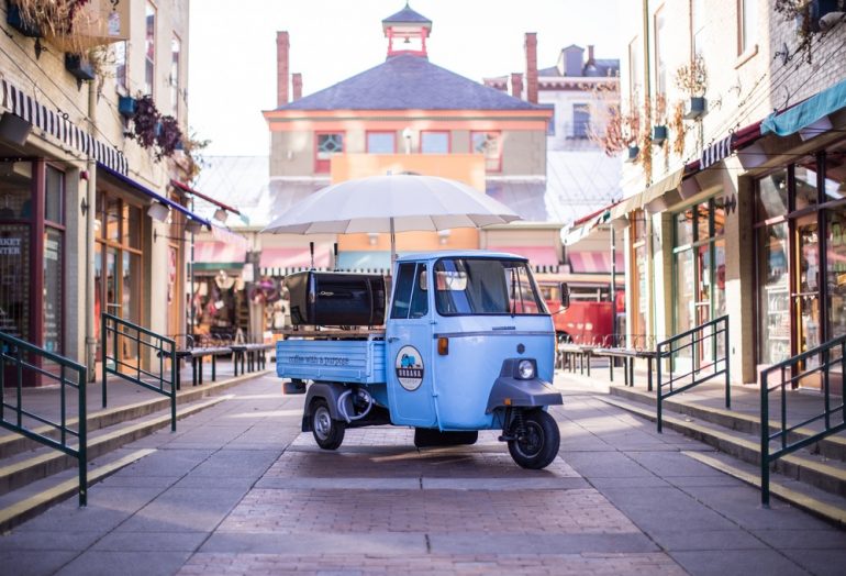 イタリアン・デザインが人を陽気にさせる。Urbana Cafeの三輪自動車でエスプレッソ