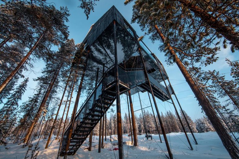 何ともクールな建築アート。オーロラも見えるスウェーデンのツリーホテル