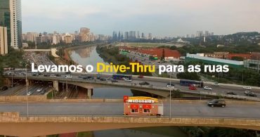 マクドナルド・ブラジルの走るドライブスルー「Drive-Thruck」