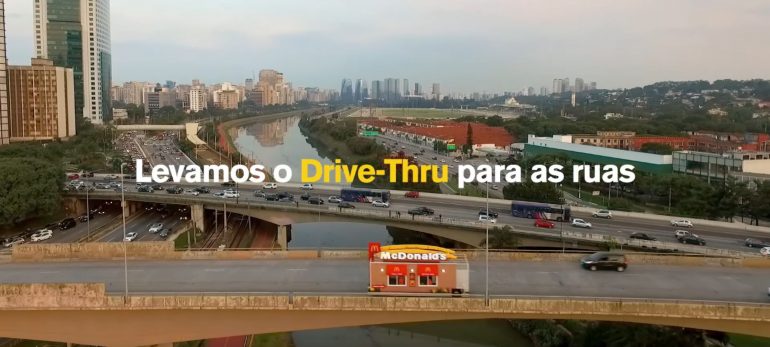 マクドナルド・ブラジルの走るドライブスルー「Drive-Thruck」