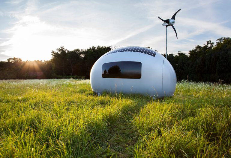 風と太陽と雨のめぐみを生かす。卵型オフグリッドポッド「Ecocapsule」が販売開始