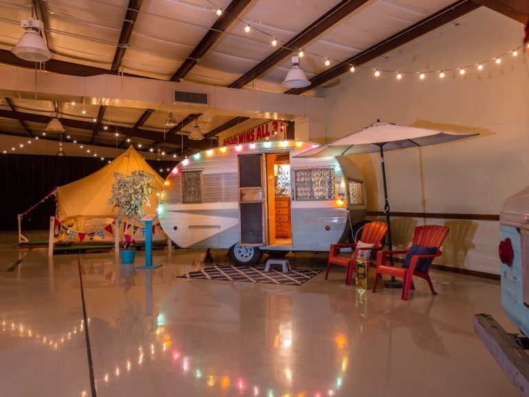 インドアでグランピング？テキサスのアメリカワイイ「Lone Star Glamp Inn」