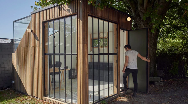 庭の物置小屋を森の作業部屋に変身。フランスの「the forest house」