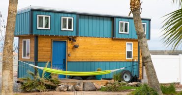 低予算、4人家族。モバイルハウスで自由な暮らしを「Blue Baloo Tiny House」