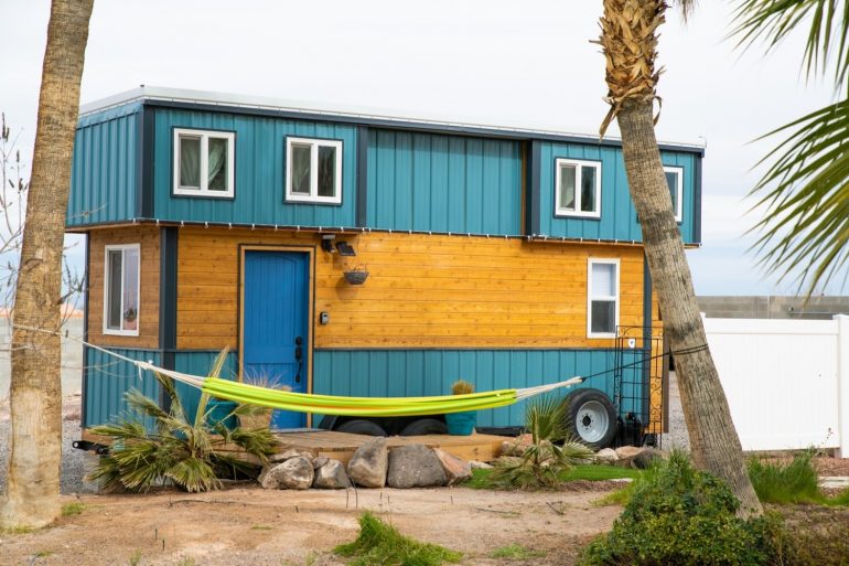 低予算、4人家族。モバイルハウスで自由な暮らしを「Blue Baloo Tiny House」