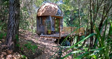 世界一有名なAirbnbスモールハウス「Mushroom Dome Cabin」