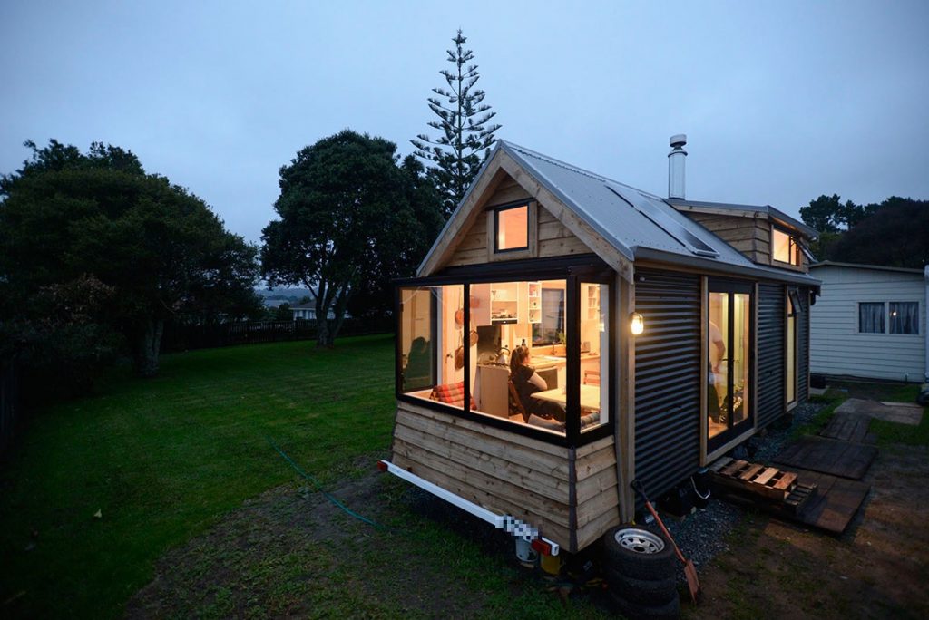 タイニーハウス住人インタビュー 住宅難もなんのその Nzのタイニーハウス Tinyhouse Orchestra 小屋 タイニーハウス トレーラーハウスやちいさな暮らしを知る 体験する 購入する 実践するための専門サイト