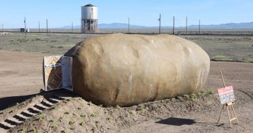 ポテトの中で暮らしてみたらこうなった!?「Big Idaho Potato Hotel」