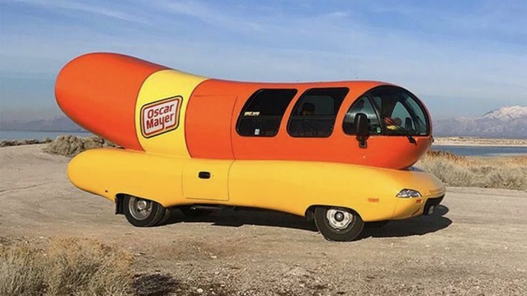 ホットドックの中に住んじゃう…!? 「oscar mayer weinermobile」