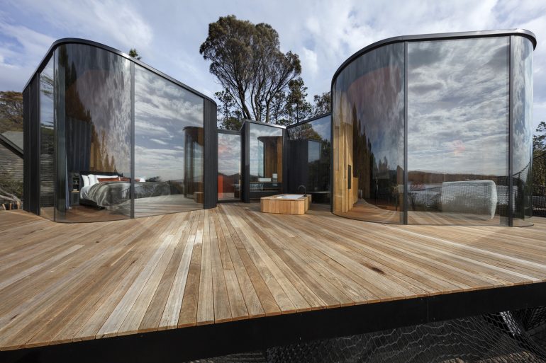 木製かつモダン。タスマニアのスモールキャビン「Freycinet Lodge」