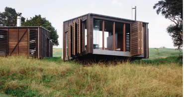 茶色のシックなスモールハウス「the camp」
