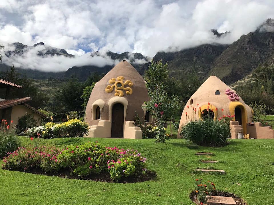 ペルー クスコのおとぎ話のようなコテージ Sacred Valley Tribe Yadokari Net 小屋 タイニーハウス 空き家 移住 コンテナハウスからこれからの暮らしを考え実践するメディア