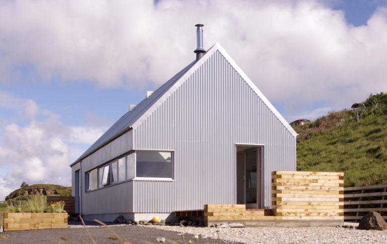 セルフビルドで建てられたアルミニウムの別荘「Tinhouse」