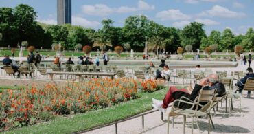 好きな場所でくつろぐ贅沢。パリの公園から世界に広がる「リュクサンブールの椅子」