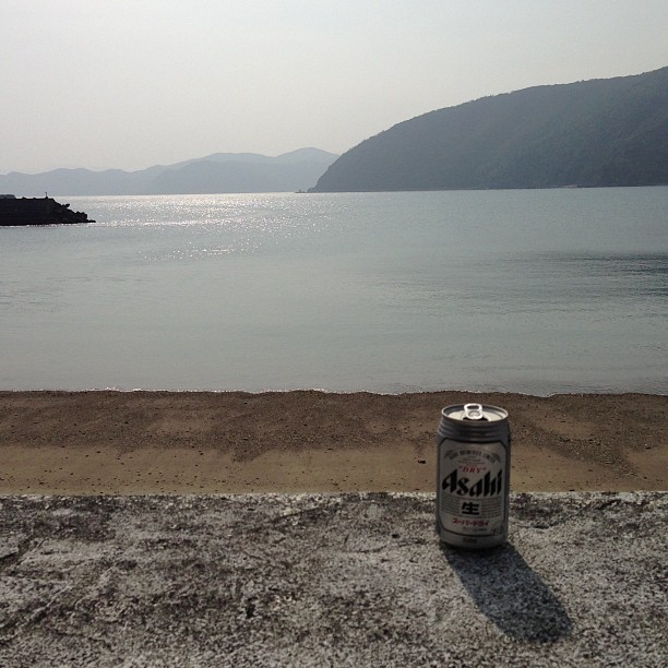 仕事が終わったあと、堤防でビールを飲んでいたらばったり会って「一緒に飲んでく?」と誘われることも。