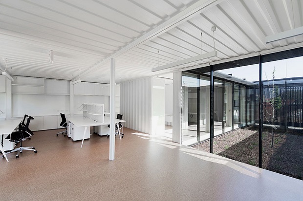 620room-11-royal-wolf-melbourne-headquarters-designboom-10