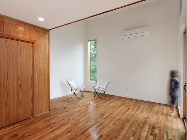 rusafova-markulis-blue-house-ldk7-via-smallhousebliss