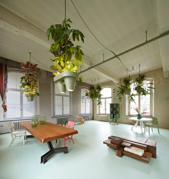 roderick-vos-bucketlight-plant-fixture-designboom01