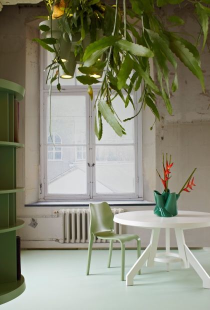 roderick-vos-bucketlight-plant-fixture-designboom05