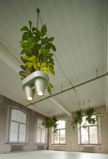 roderick-vos-bucketlight-plant-fixture-designboom06
