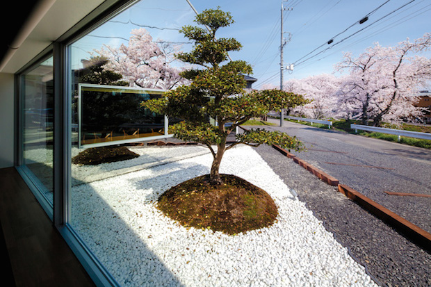 8-mirrors-cafe-in-gifu-by-bandesign