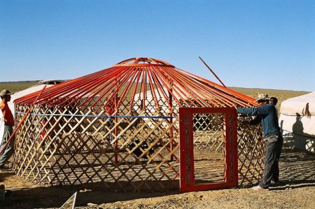 http://commons.wikimedia.org/wiki/File:Yurt-construction-2.JPG