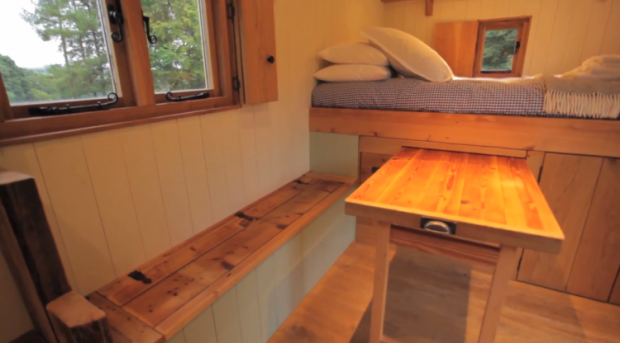 Transforming-Dining-Space-Bracken-Hut-at-Hesleyside-Huts-750x416