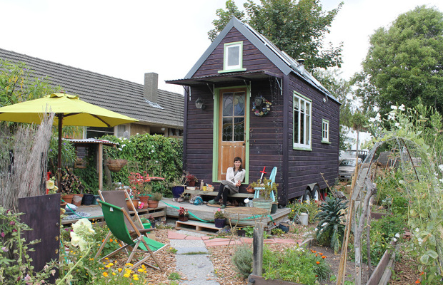 Lily-Duval's-tiny-house-tub01