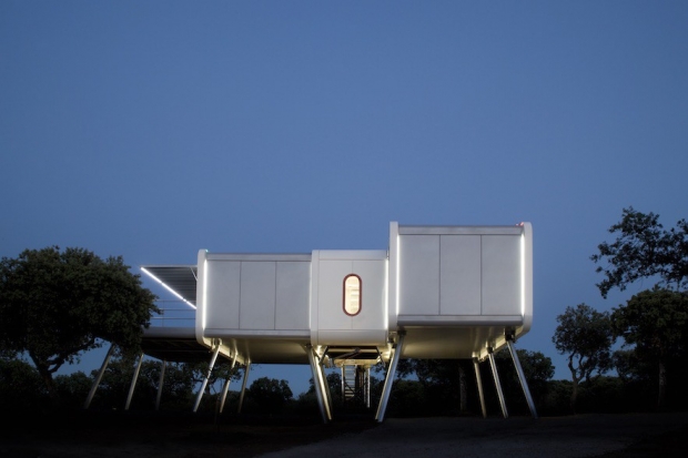 the_spaceship_home_01